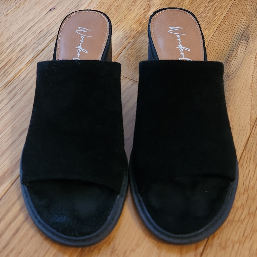 Wonderly Suede Slides